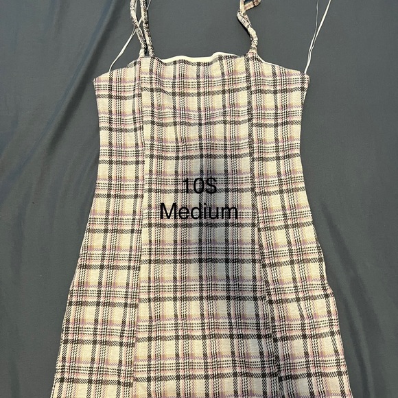 Women’s dresses and tops - Picture 2 of 8